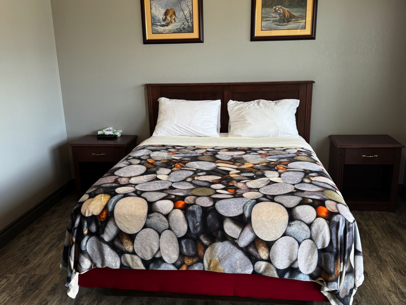 2 Queen Beds Room