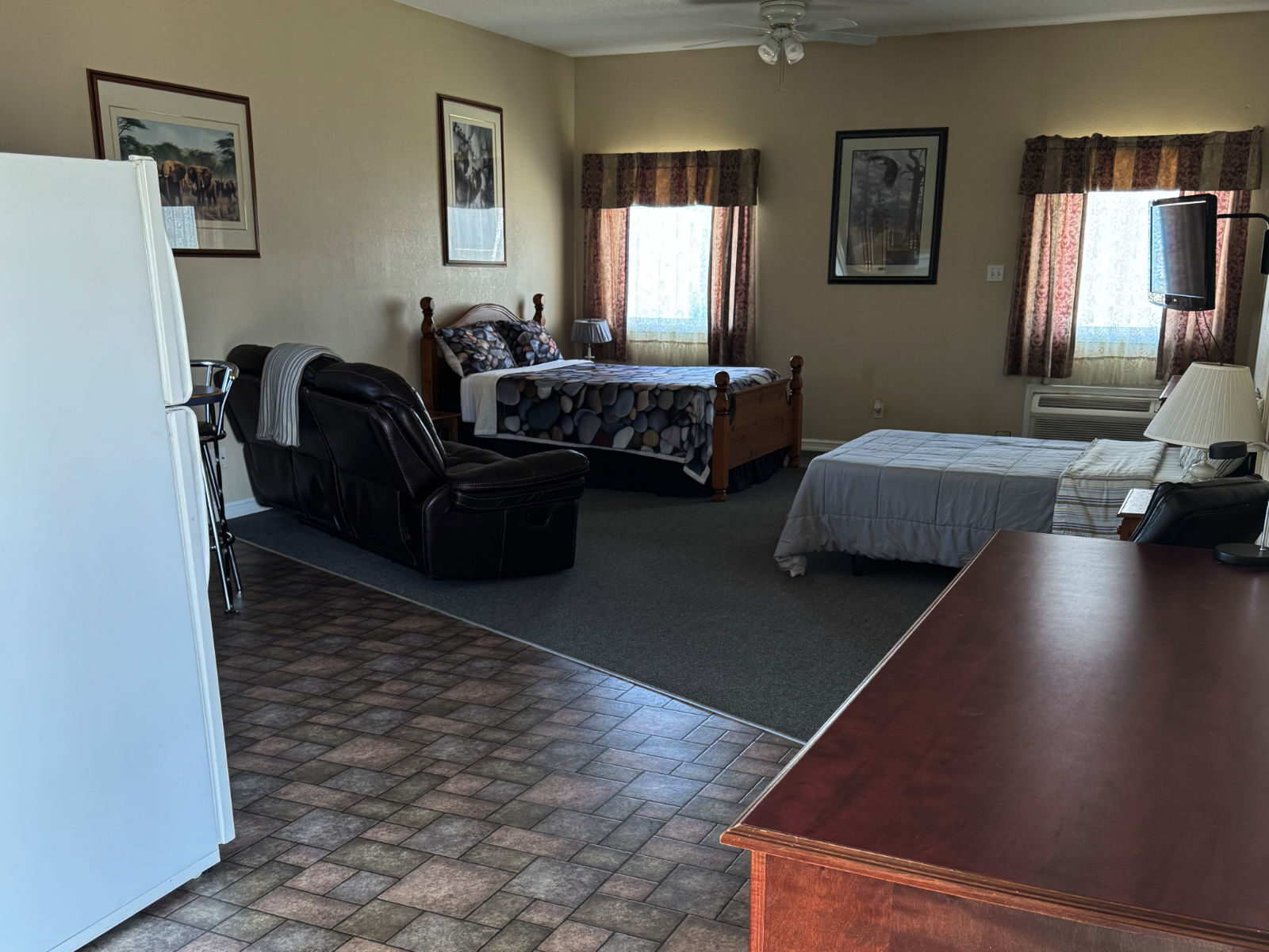 Executive Suite with Kitchen